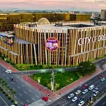 Bellona Suite Near Mall Of Asia W/ Netflix & Pool