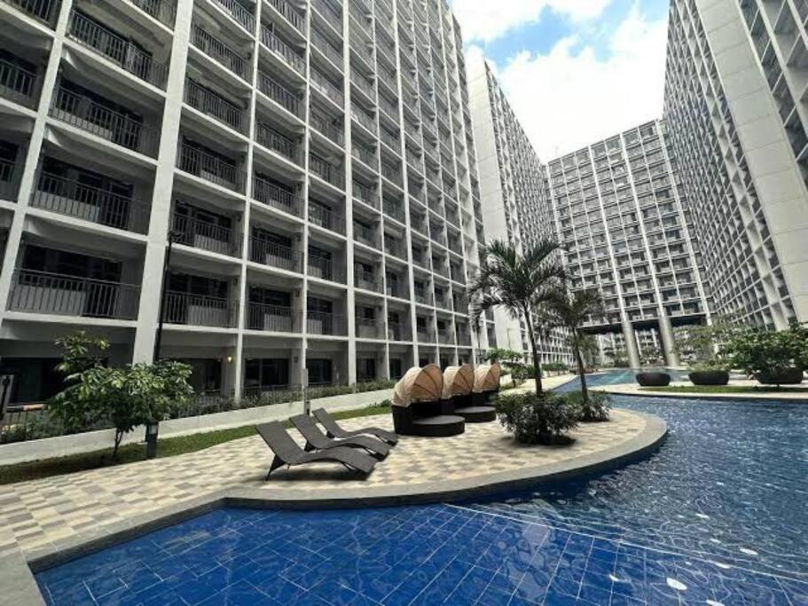 Bellona Near Mall Of W/ Netflix & Pool Apartment Manila